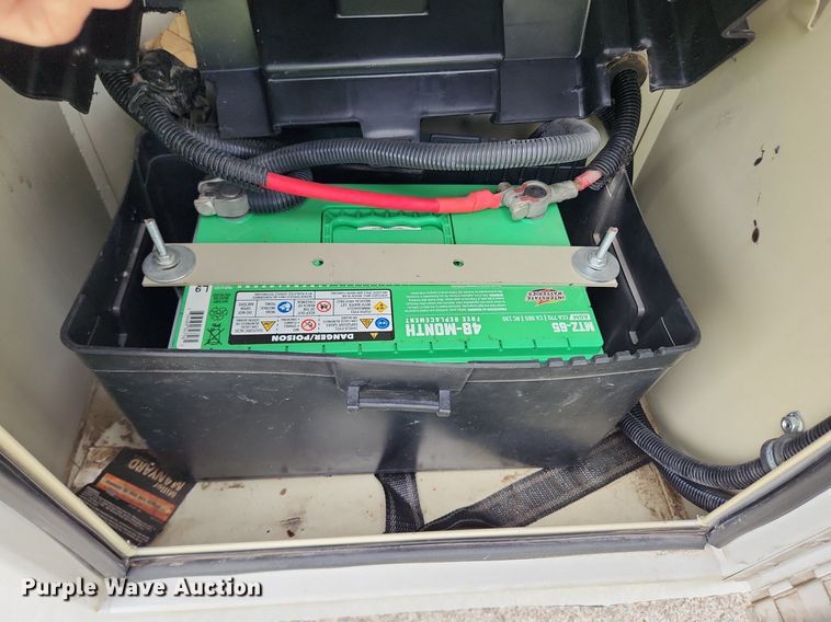 image for item MW9764 2011 Ford E350 Super Duty  utility van