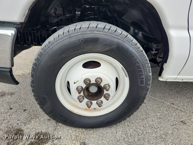 image for item MW9764 2011 Ford E350 Super Duty  utility van