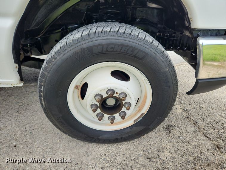 image for item MW9764 2011 Ford E350 Super Duty  utility van