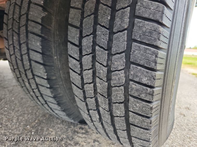 image for item MW9764 2011 Ford E350 Super Duty  utility van