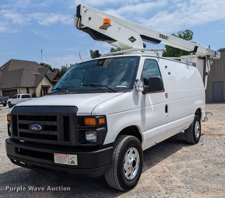 image for item MX9290 2010 Ford E350 Super Duty  van with bucket lift
