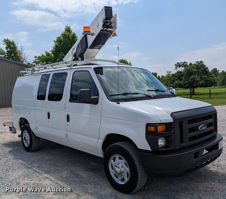 image for item MX9290 2010 Ford E350 Super Duty  van with bucket lift