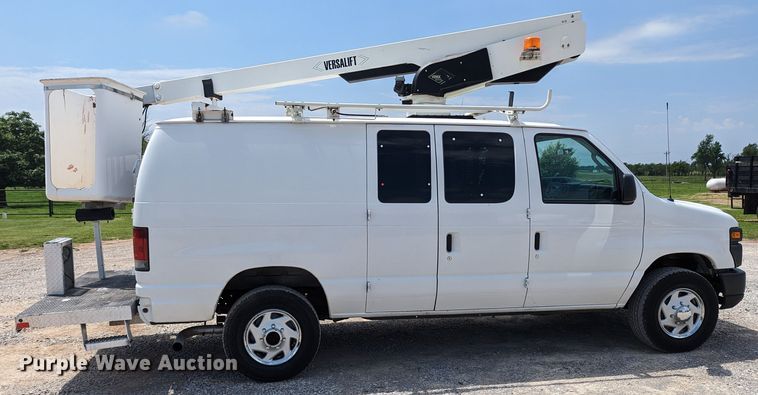 image for item MX9290 2010 Ford E350 Super Duty  van with bucket lift
