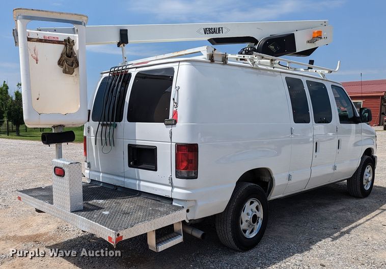 image for item MX9290 2010 Ford E350 Super Duty  van with bucket lift