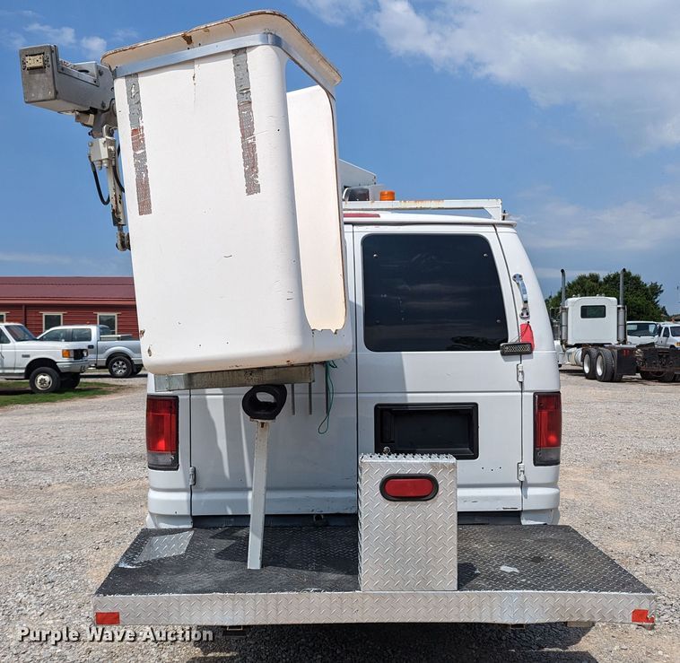 image for item MX9290 2010 Ford E350 Super Duty  van with bucket lift