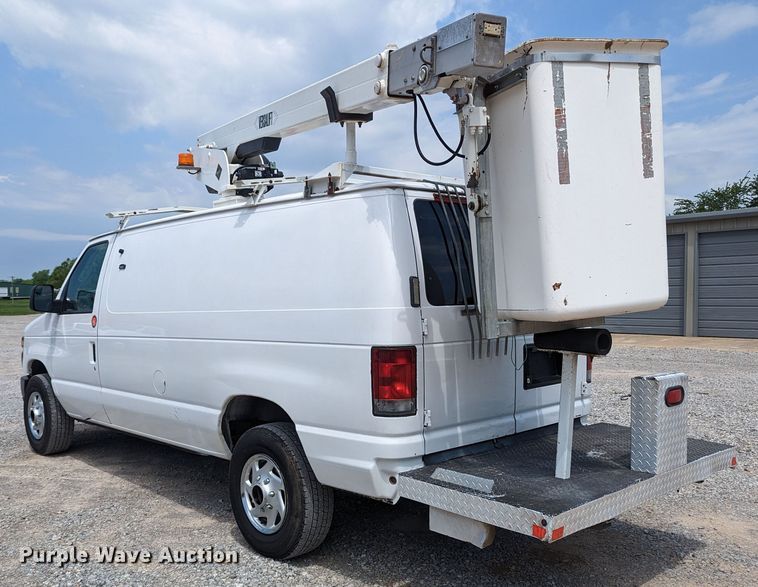 image for item MX9290 2010 Ford E350 Super Duty  van with bucket lift