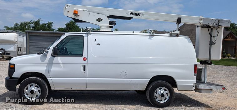 image for item MX9290 2010 Ford E350 Super Duty  van with bucket lift