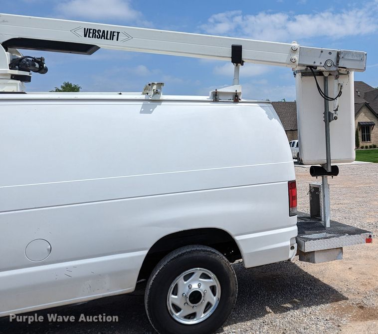image for item MX9290 2010 Ford E350 Super Duty  van with bucket lift