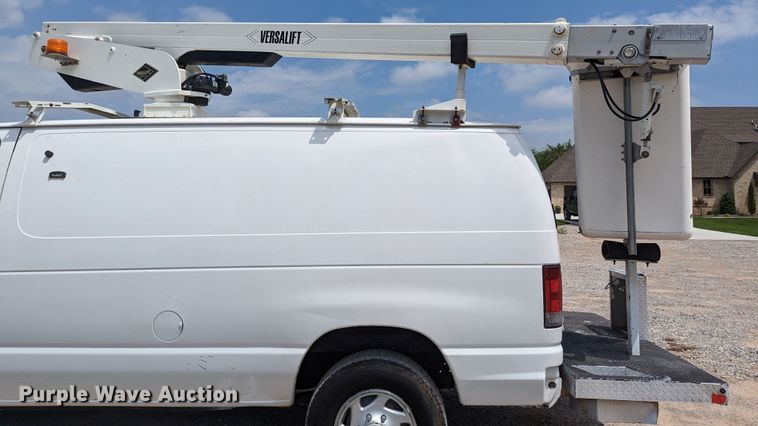 image for item MX9290 2010 Ford E350 Super Duty  van with bucket lift