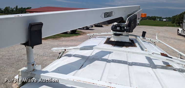 image for item MX9290 2010 Ford E350 Super Duty  van with bucket lift