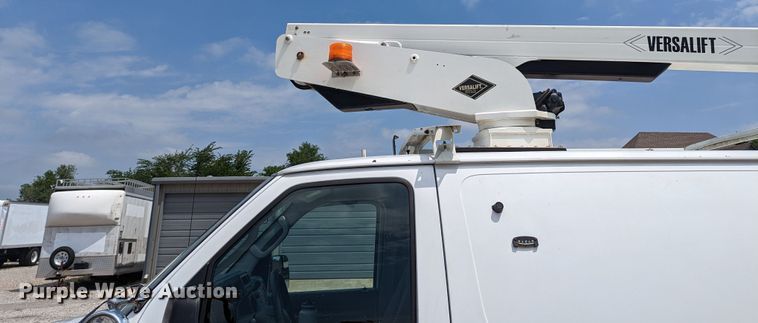 image for item MX9290 2010 Ford E350 Super Duty  van with bucket lift