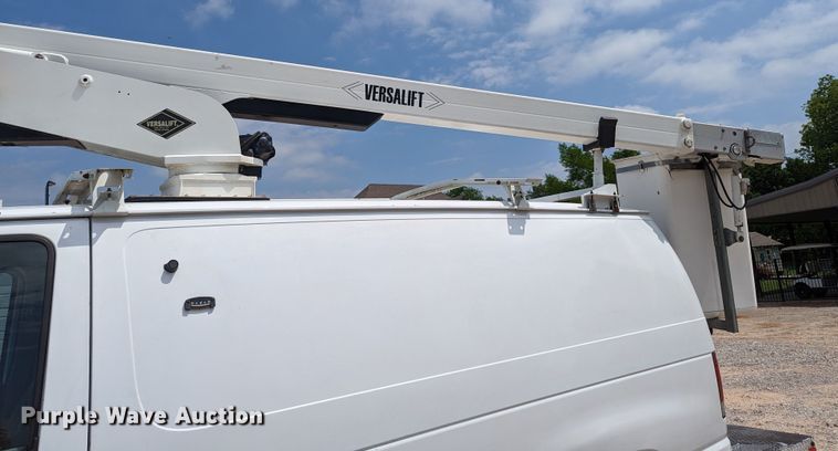 image for item MX9290 2010 Ford E350 Super Duty  van with bucket lift