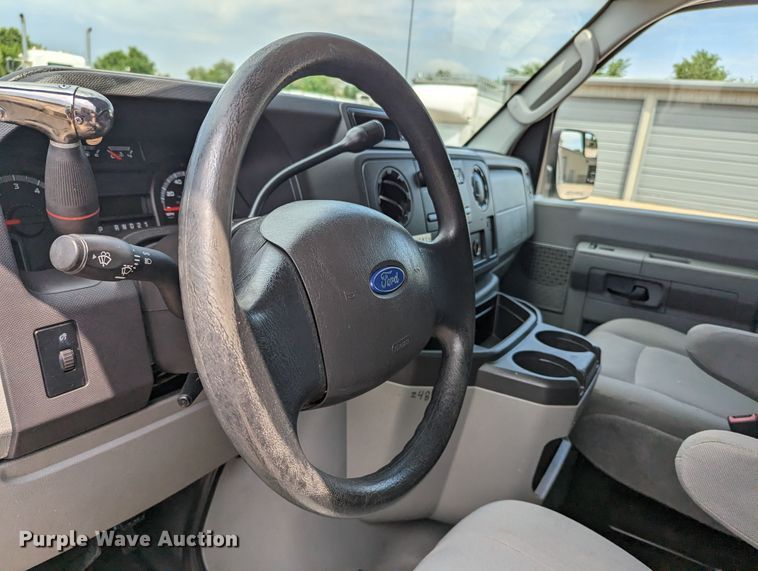 image for item MX9290 2010 Ford E350 Super Duty  van with bucket lift