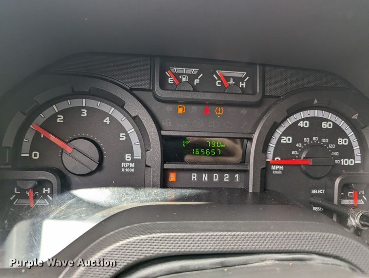 image for item MX9290 2010 Ford E350 Super Duty  van with bucket lift