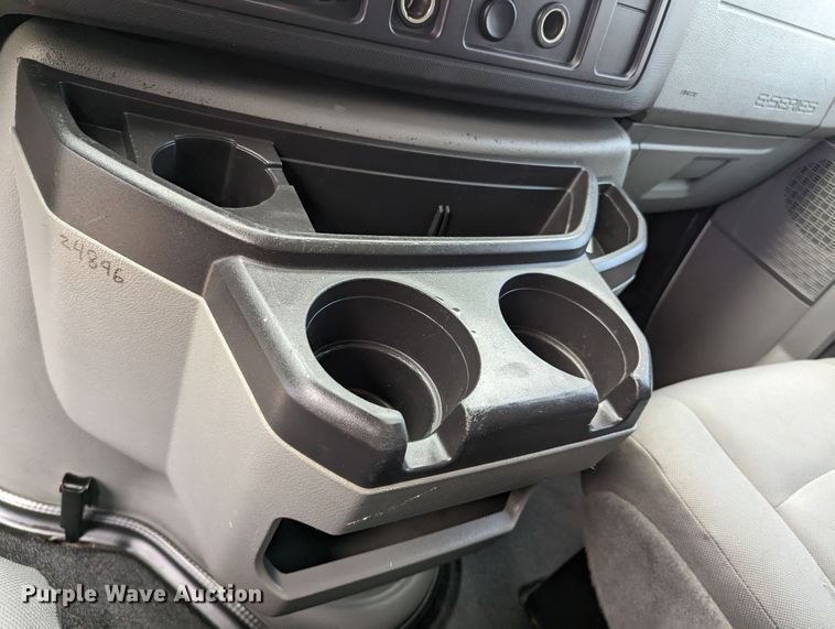 image for item MX9290 2010 Ford E350 Super Duty  van with bucket lift