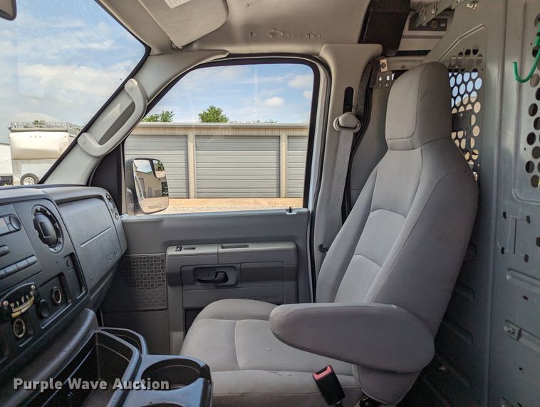 image for item MX9290 2010 Ford E350 Super Duty  van with bucket lift