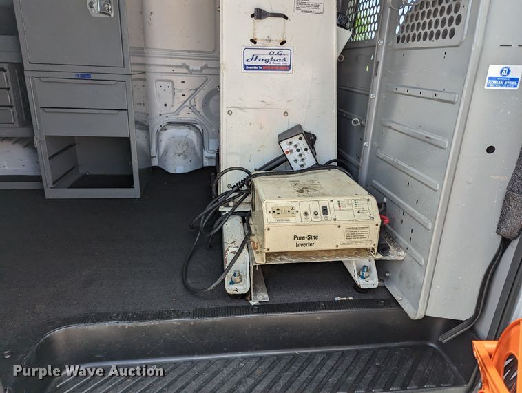 image for item MX9290 2010 Ford E350 Super Duty  van with bucket lift