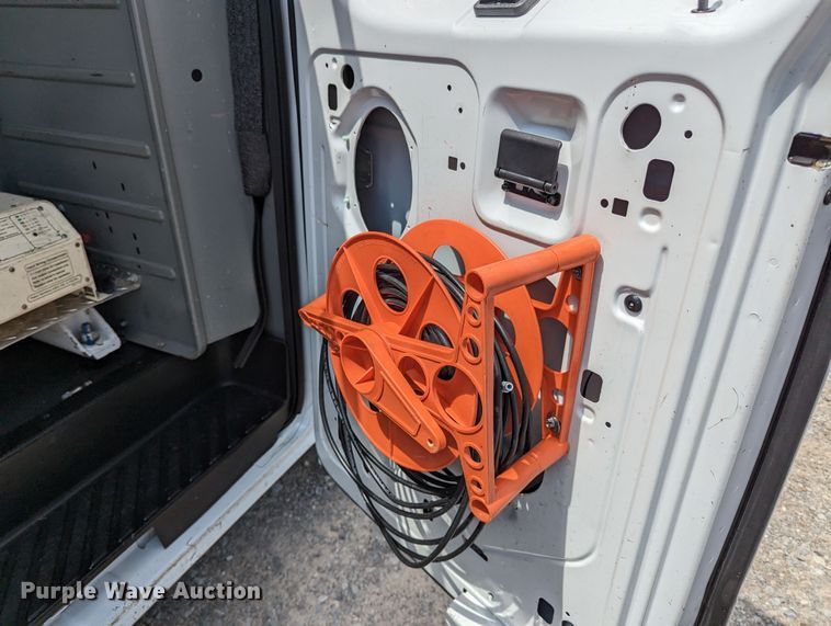 image for item MX9290 2010 Ford E350 Super Duty  van with bucket lift