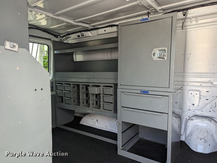 image for item MX9290 2010 Ford E350 Super Duty  van with bucket lift