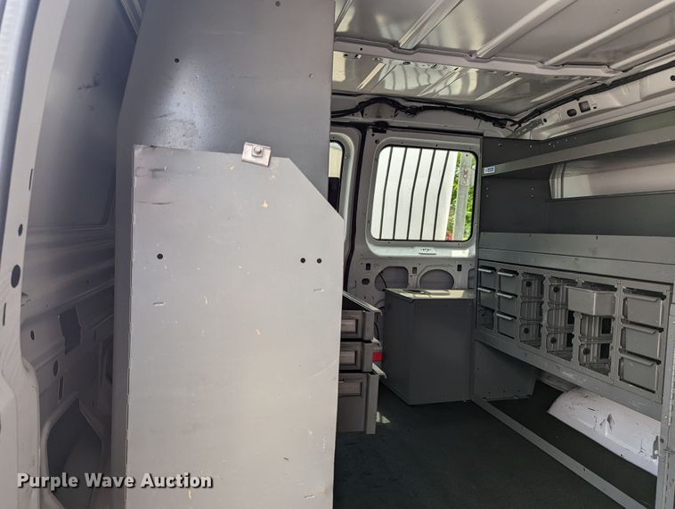 image for item MX9290 2010 Ford E350 Super Duty  van with bucket lift