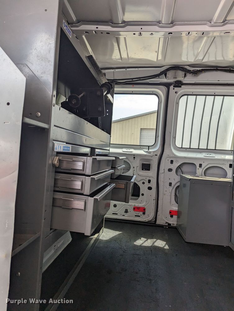 image for item MX9290 2010 Ford E350 Super Duty  van with bucket lift