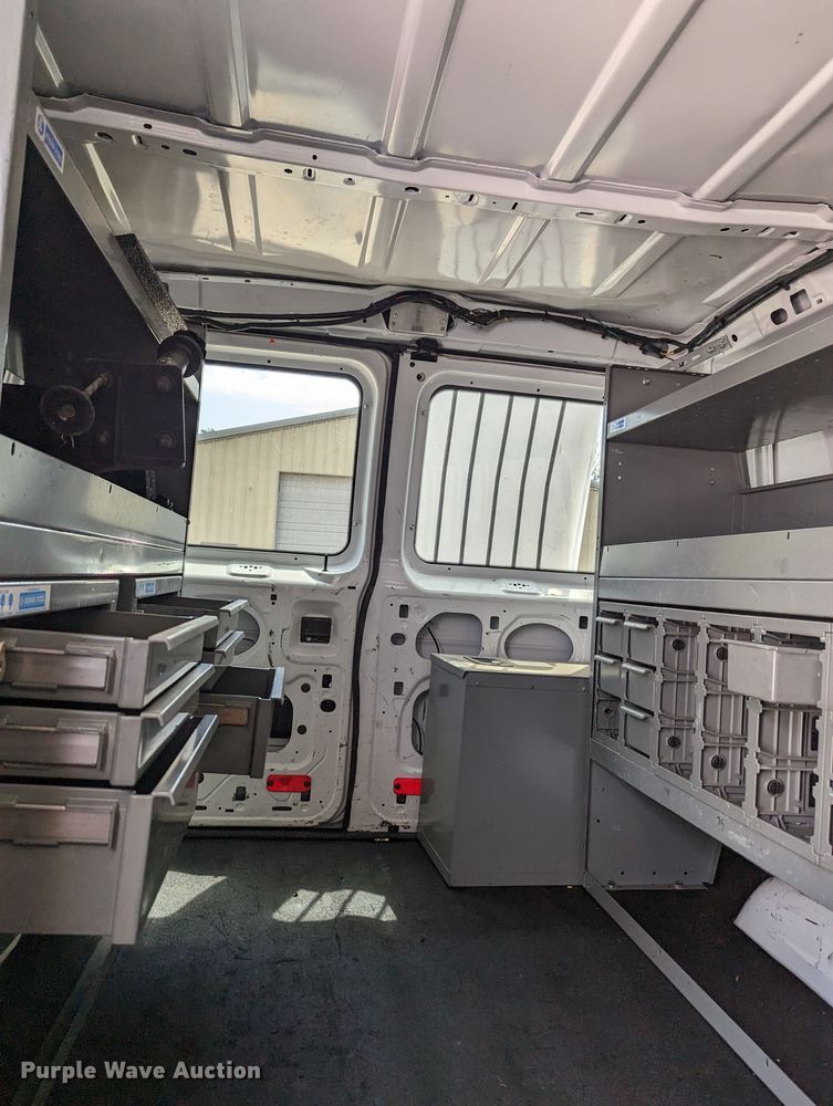 image for item MX9290 2010 Ford E350 Super Duty  van with bucket lift