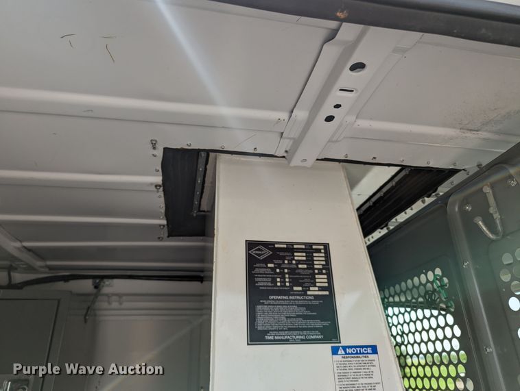 image for item MX9290 2010 Ford E350 Super Duty  van with bucket lift