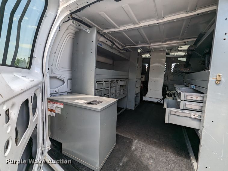 image for item MX9290 2010 Ford E350 Super Duty  van with bucket lift