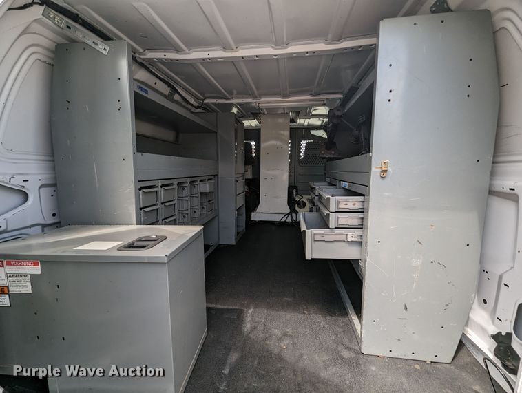 image for item MX9290 2010 Ford E350 Super Duty  van with bucket lift