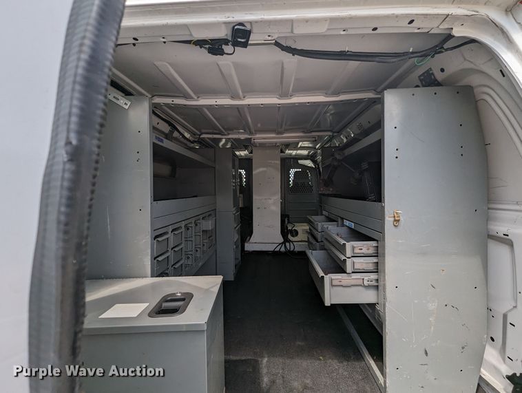 image for item MX9290 2010 Ford E350 Super Duty  van with bucket lift