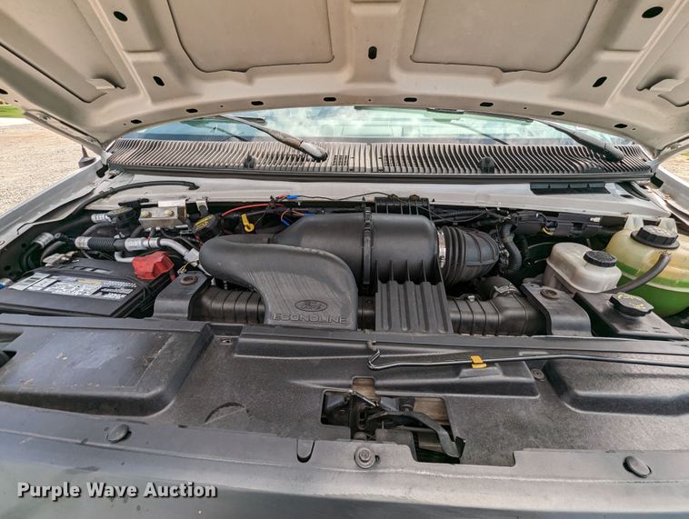 image for item MX9290 2010 Ford E350 Super Duty  van with bucket lift