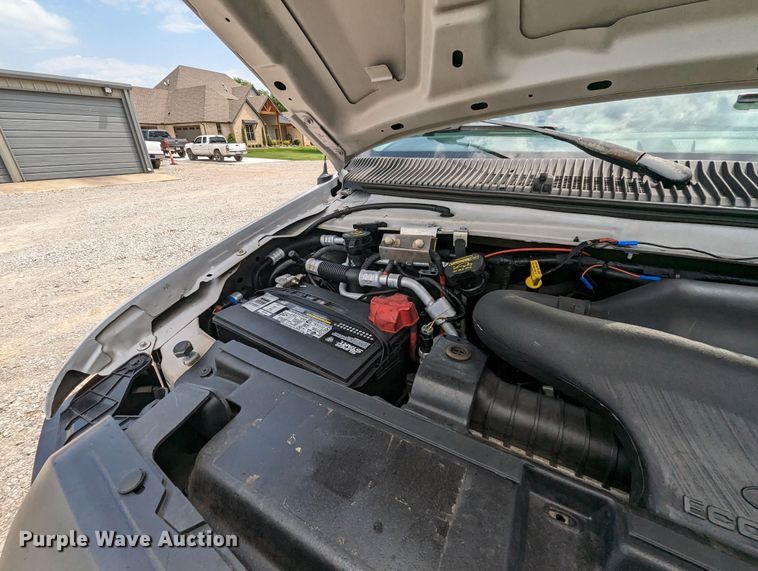 image for item MX9290 2010 Ford E350 Super Duty  van with bucket lift