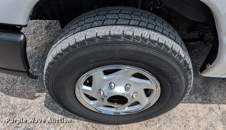 image for item MX9290 2010 Ford E350 Super Duty  van with bucket lift