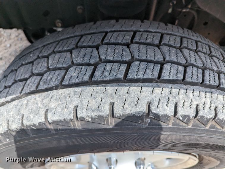 image for item MX9290 2010 Ford E350 Super Duty  van with bucket lift