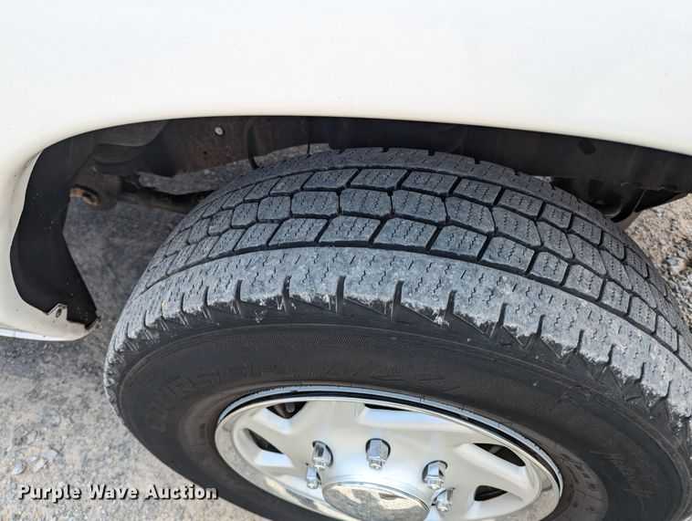 image for item MX9290 2010 Ford E350 Super Duty  van with bucket lift