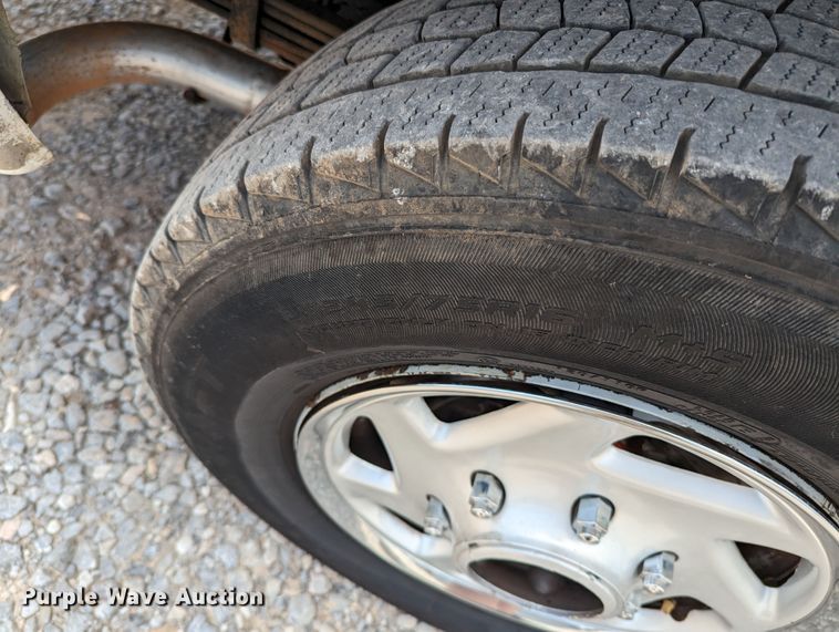 image for item MX9290 2010 Ford E350 Super Duty  van with bucket lift