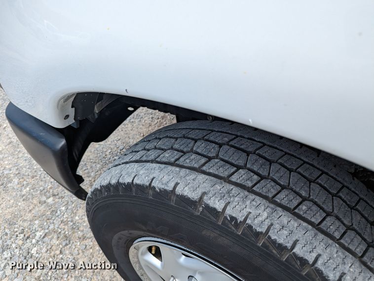 image for item MX9290 2010 Ford E350 Super Duty  van with bucket lift