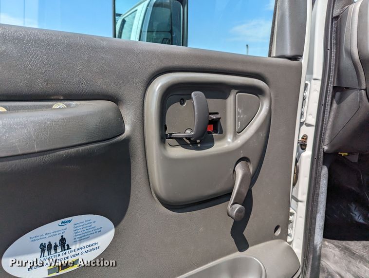 image for item MX9292 2008 Chevrolet C4500  Crew Cab flatbed truck