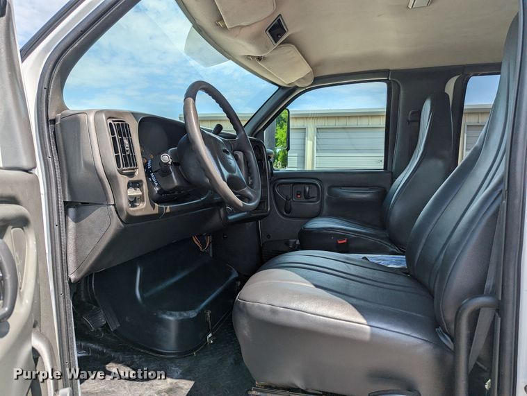 image for item MX9292 2008 Chevrolet C4500  Crew Cab flatbed truck