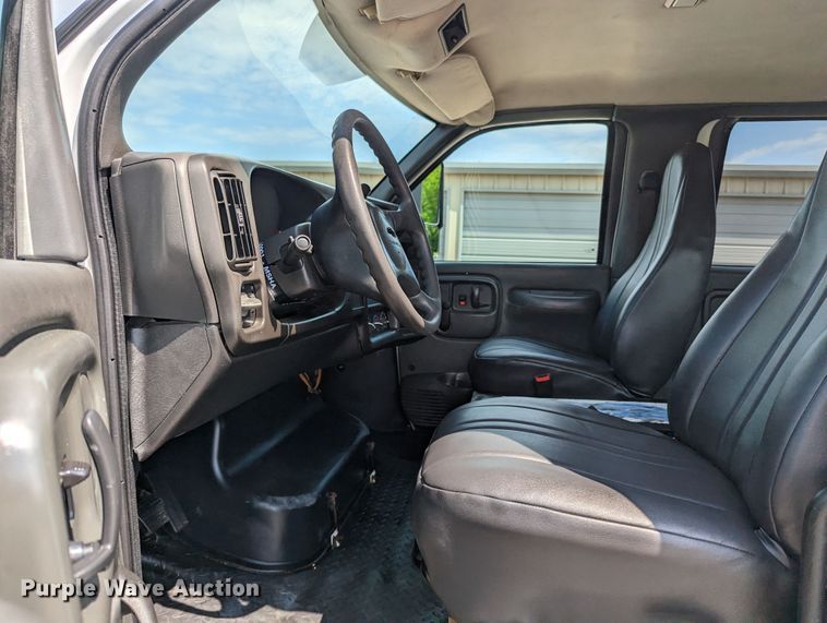 image for item MX9292 2008 Chevrolet C4500  Crew Cab flatbed truck