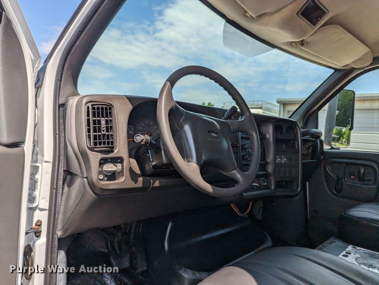 image for item MX9292 2008 Chevrolet C4500  Crew Cab flatbed truck