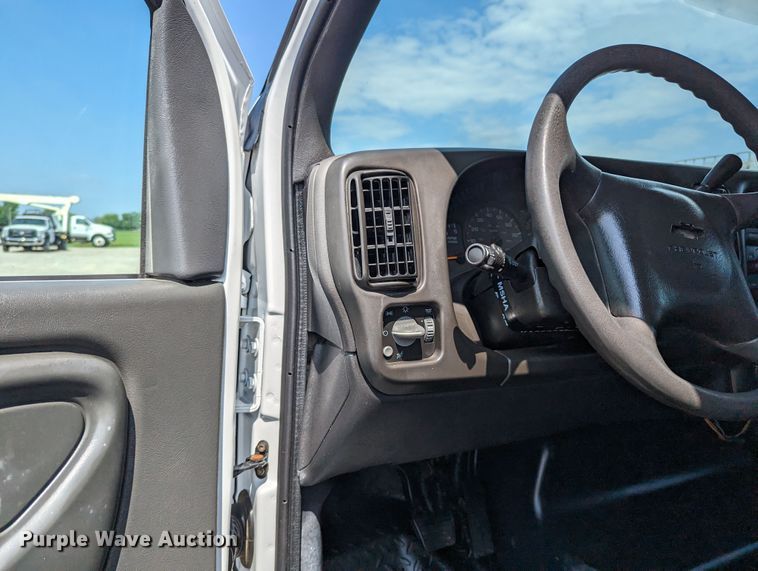 image for item MX9292 2008 Chevrolet C4500  Crew Cab flatbed truck