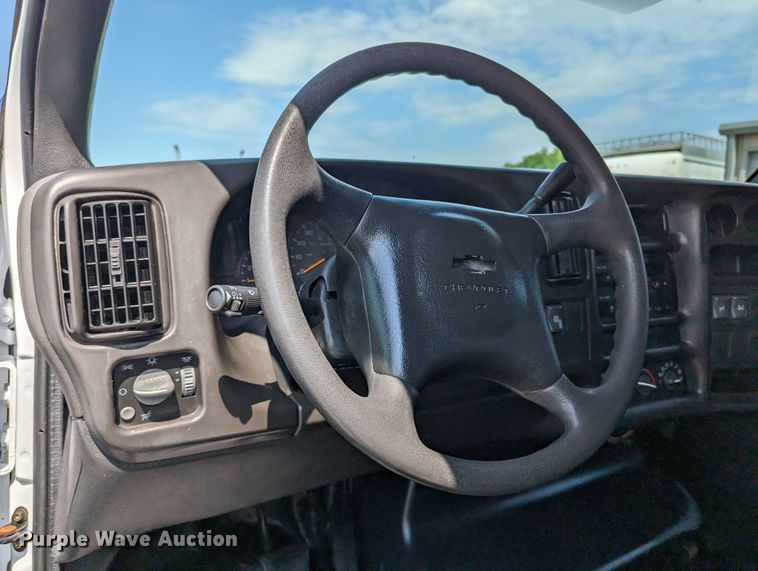 image for item MX9292 2008 Chevrolet C4500  Crew Cab flatbed truck