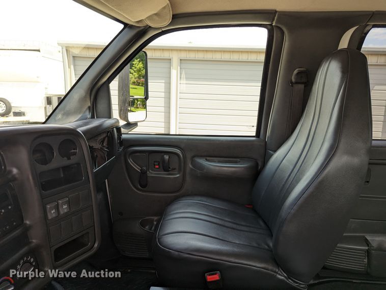 image for item MX9292 2008 Chevrolet C4500  Crew Cab flatbed truck