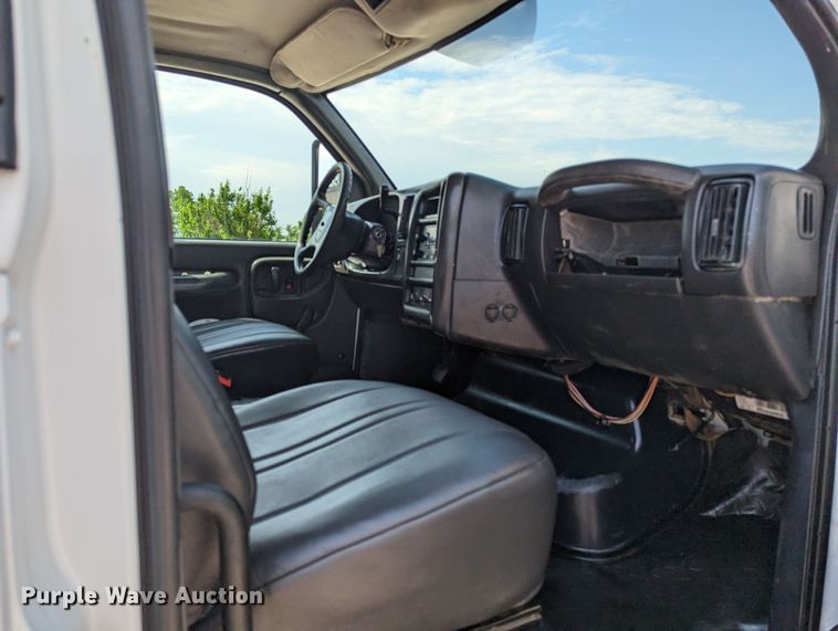 image for item MX9292 2008 Chevrolet C4500  Crew Cab flatbed truck