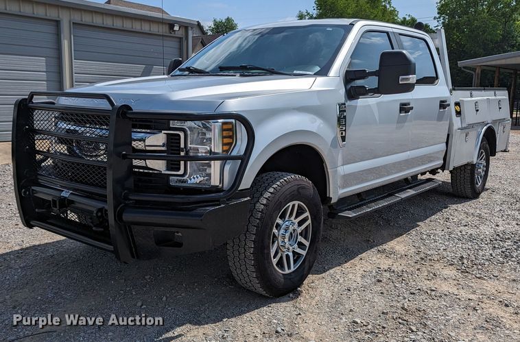 image for item MX9293 2018 Ford  F350 Super Duty  Crew Cab utility bed pickup truck