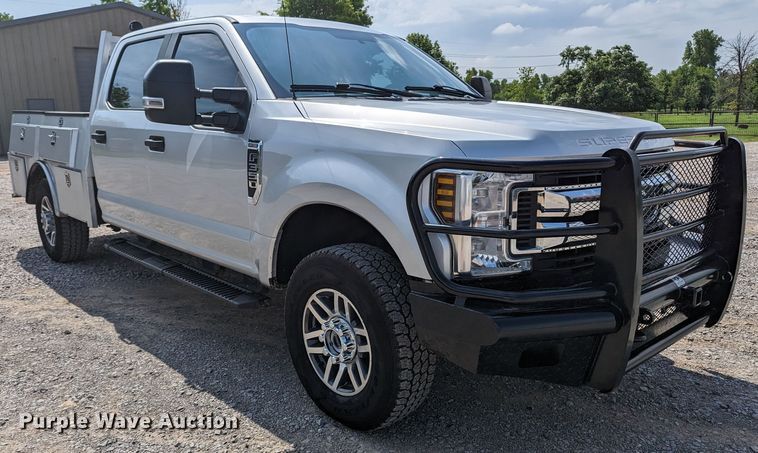 image for item MX9293 2018 Ford  F350 Super Duty  Crew Cab utility bed pickup truck