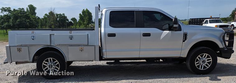 image for item MX9293 2018 Ford  F350 Super Duty  Crew Cab utility bed pickup truck