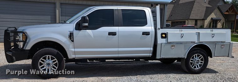 image for item MX9293 2018 Ford  F350 Super Duty  Crew Cab utility bed pickup truck