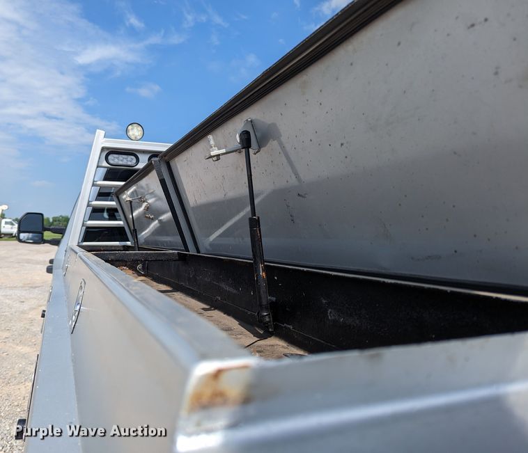 image for item MX9293 2018 Ford  F350 Super Duty  Crew Cab utility bed pickup truck